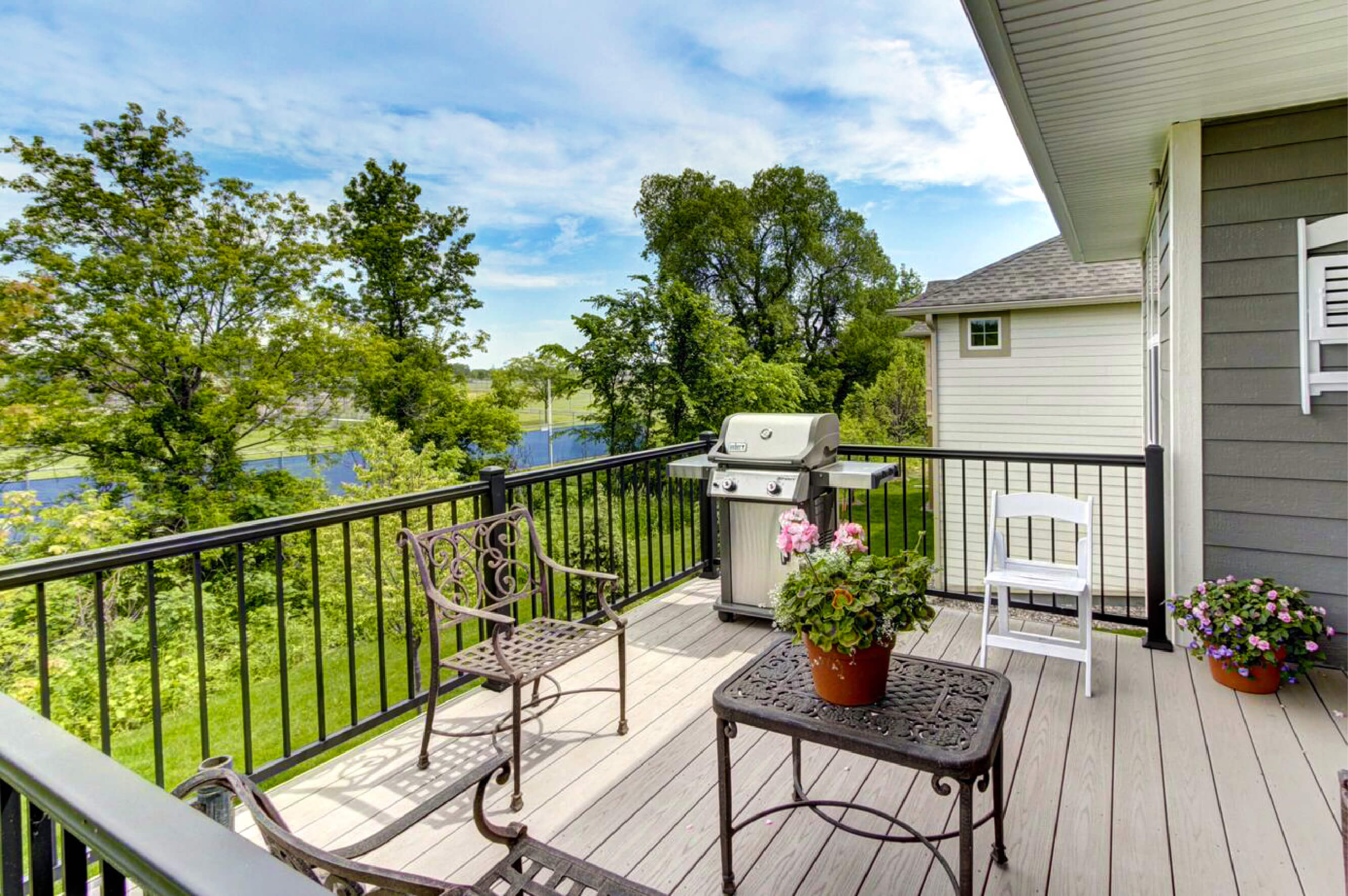 Deck With Williams Aluminum Picket Railing